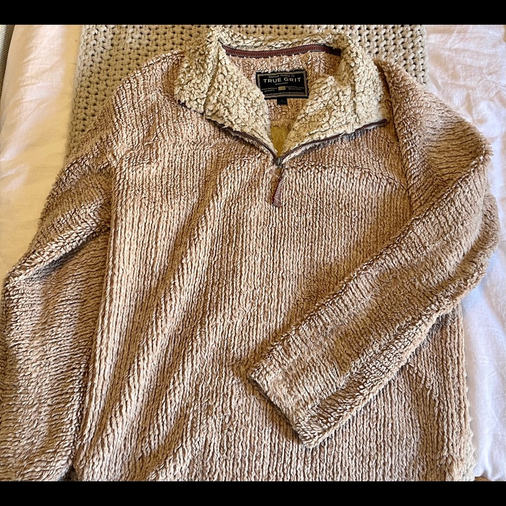 TRUE GRIT pullover - unisex small - fits oversize - great condition
